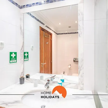 #080 Marina View Flat With Pool By Holidays Apartment *